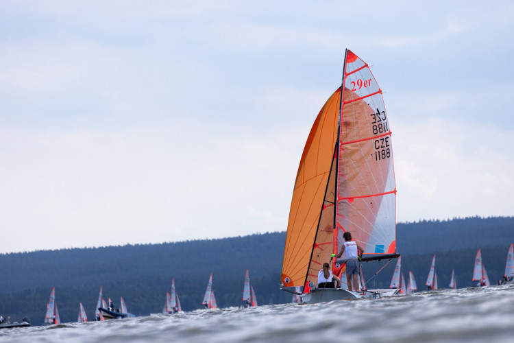 FOTO: Lipno zná mistry Evropy v jachtingu ve třídě 29er