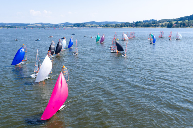 FOTO: Lipno zná mistry Evropy v jachtingu ve třídě 29er