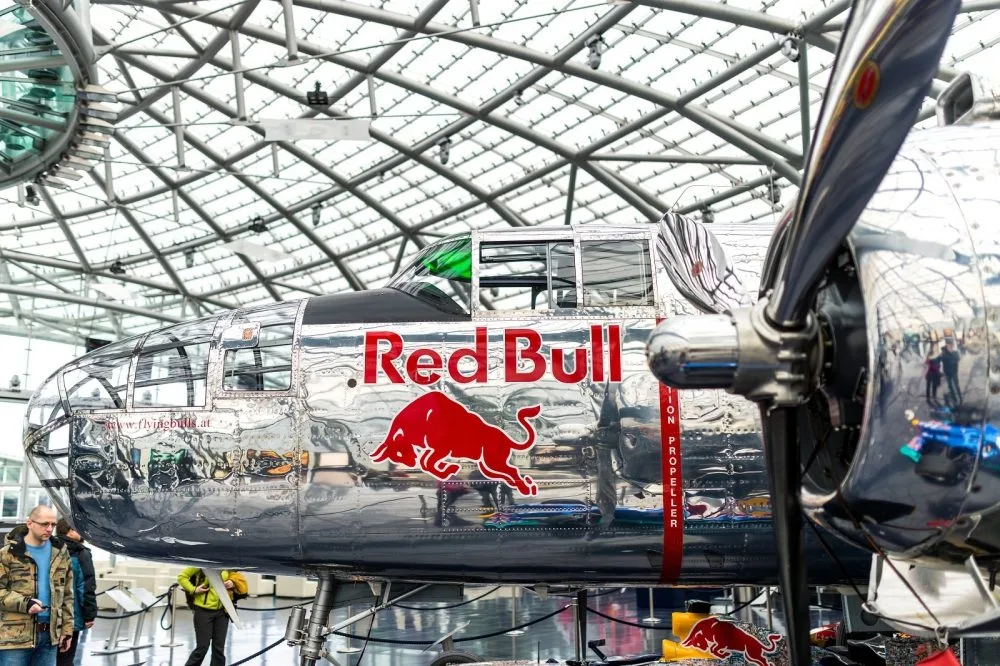 Na periferii Salzburgu nemiňte expozici Red Bullu Foto: Jiří Částka
