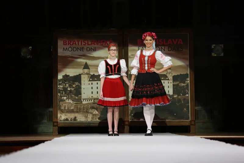 Nadační fond MA-MA Foundation opět plnil přání v zahraničí. Tříletá Adélka vyrazila k moři, čtrnáctiletá Martina se prošla po molu s Andreou Verešovou