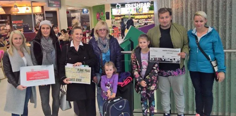 Nadační fond MA-MA Foundation opět plnil přání v zahraničí. Tříletá Adélka vyrazila k moři, čtrnáctiletá Martina se prošla po molu s Andreou Verešovou