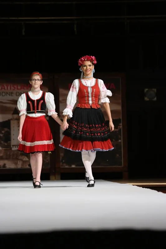 Nadační fond MA-MA Foundation opět plnil přání v zahraničí. Tříletá Adélka vyrazila k moři, čtrnáctiletá Martina se prošla po molu s Andreou Verešovou