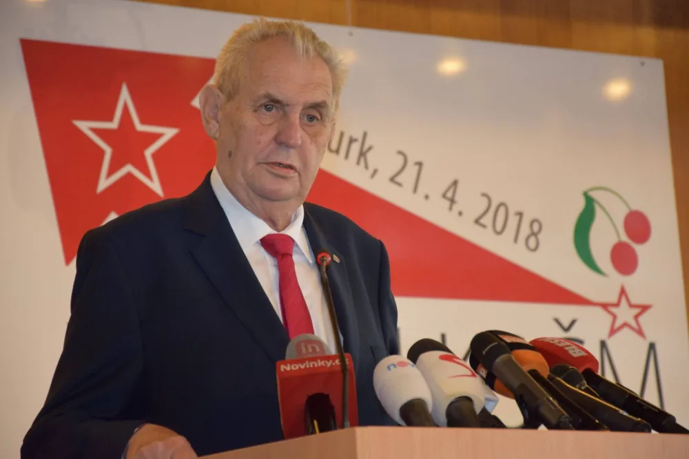 Zeman označil na sjezdu KSČM Vítězný únor za prohraný únor.