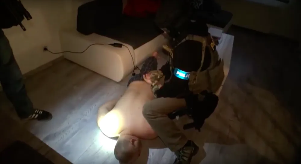 Policie rozbila skupinu obchodníků s lidmi. Otrokáři nutili sociálně slabé ženy k prostituci.