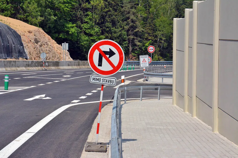 Nová silnice otevřela. Cesta mezi Libercem a Jabloncem se zkrátí na minuty.Nová silnice otevřela. Cesta mezi Libercem a Jabloncem se zkrátí na minuty.
