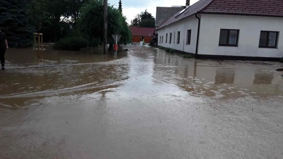Páteční přívalové deště zasáhly nejvíce Brtnici, tamní občané byli evakuováni.
