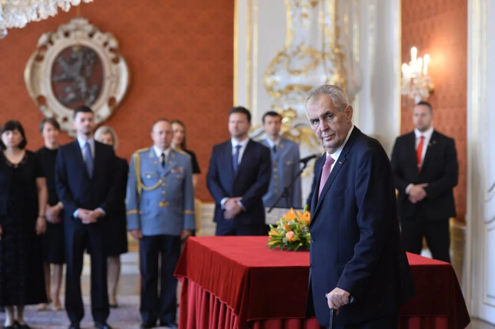 Prezident Zeman jmenoval druhou Babišovu vládu.