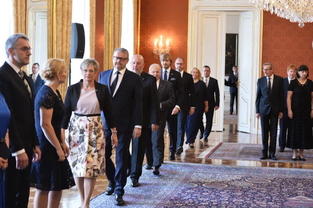 Prezident Zeman jmenoval druhou Babišovu vládu.