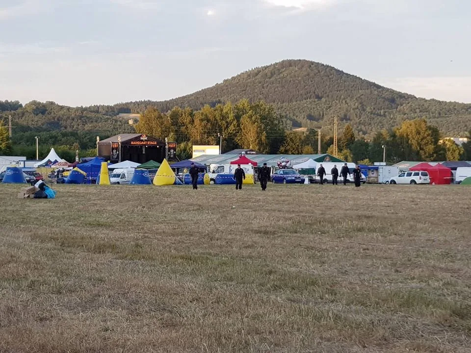 Festival přerušil anonym. První ročník Plechovky narušila bombová hrozba.