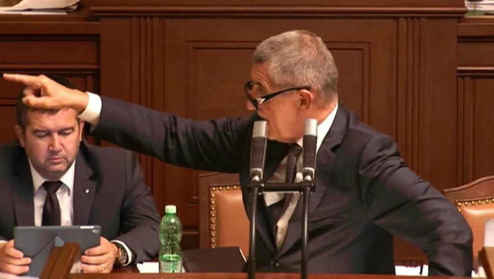 Nevím, kolik má promile ožrala Kalousek dneska. Babiš se ostře pustil předsedy TOP 09.