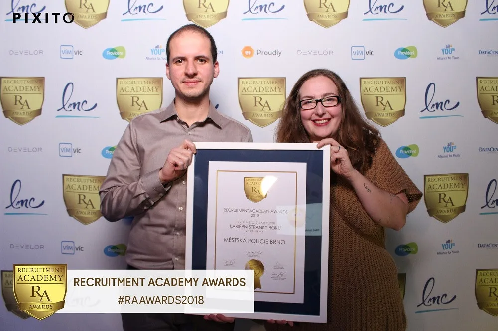 Vedoucí tiskového oddělení MP Brno Jakub Ghanem a Juliána Slivoňová ze studia Krutart.