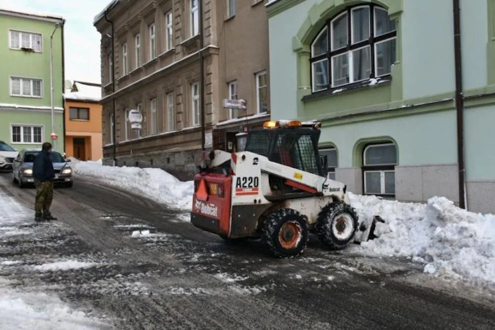 Kalamitní stav v Jablonci a na Božím Daru trvá.
