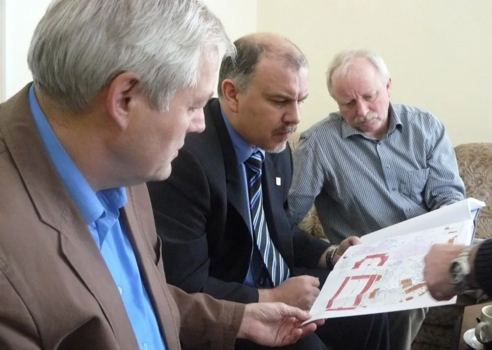 Zdeněk Bursa uprostřed.