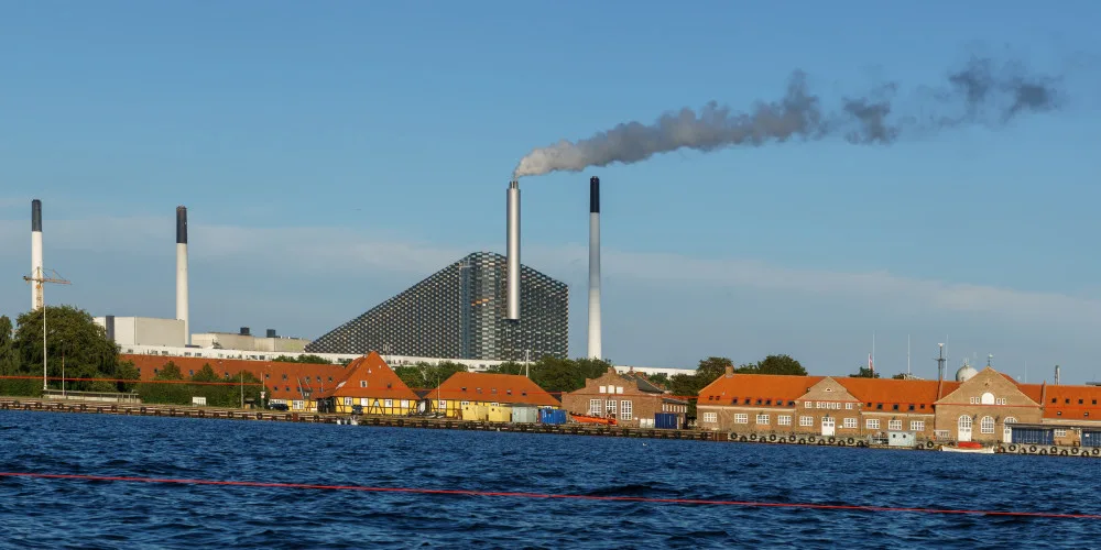 Amager Bakke © User:Colin / Wikimedia Commons.