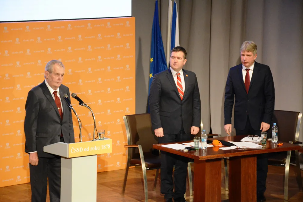 Zeman v Hradci slíbil ČSSD podporu v květnových evropských volbách.