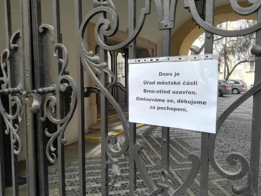 Policie ráno ukončila zásah na radnici Brno-střed.