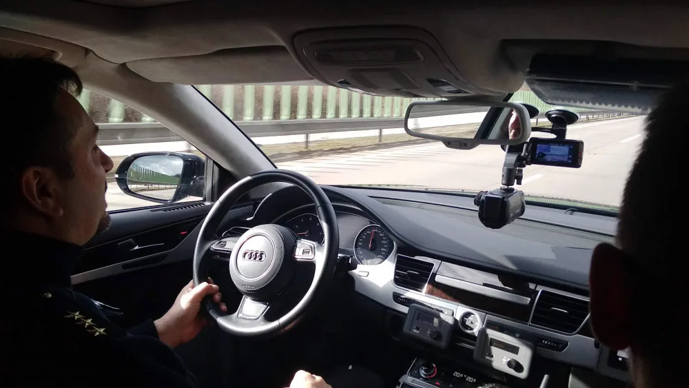 Dopravní policie nasadila do boje s piráty silnic speciálně vybavenou Audi A8.
