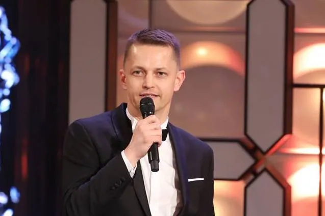 Nejlepším filmem letošního 26. ročníku Českého lva se stal film Všechno bude! Cenu přebírá producent Jiří Konečný.