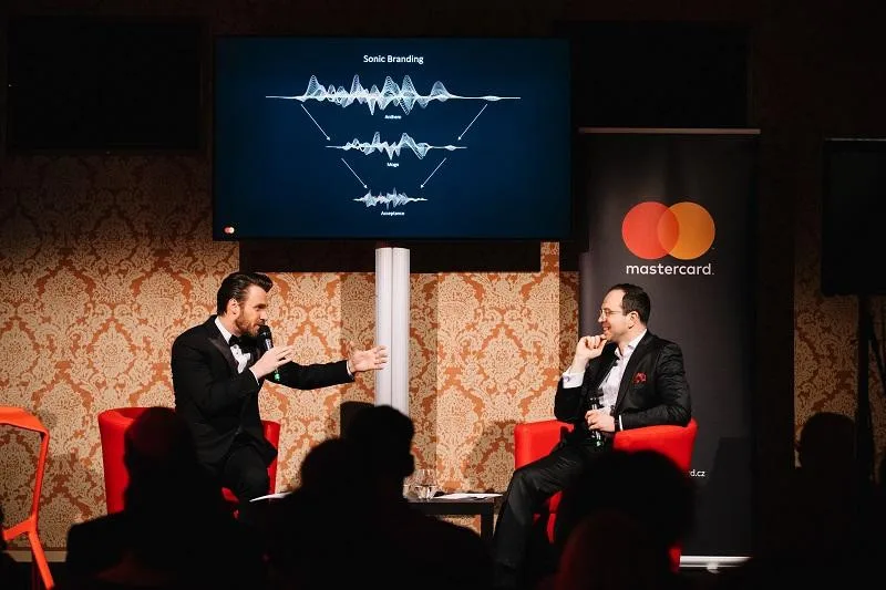Mastercard zavádí zvukovou znělku, placení kartou bude mít svou melodii.