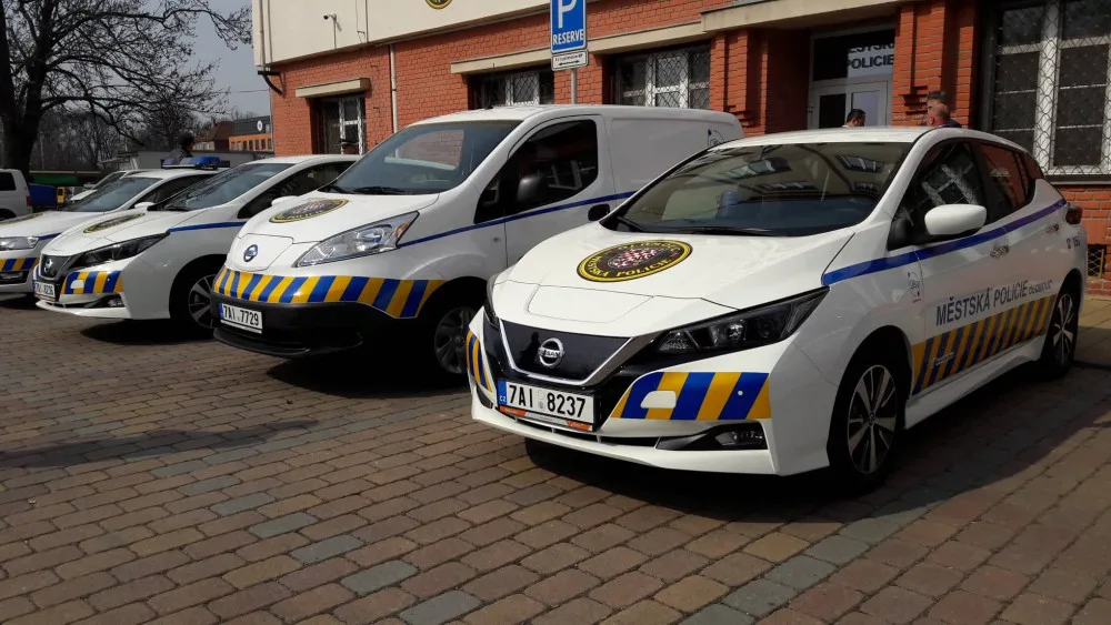 Olomoučtí strážníci budou jezdit novými elektromobily.