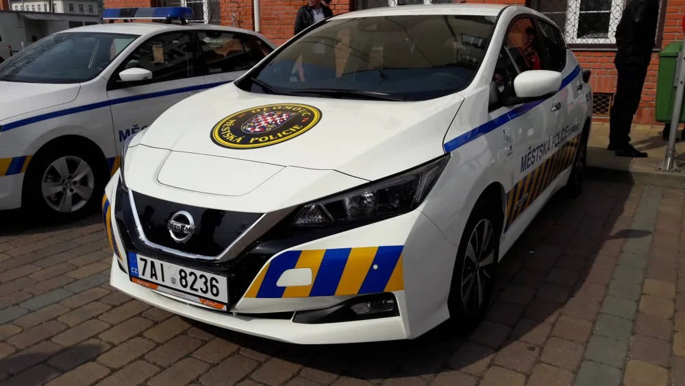 Olomoučtí strážníci budou jezdit novými elektromobily.