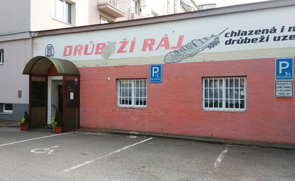 Drůbeží ráj u Gočárovy třídy.