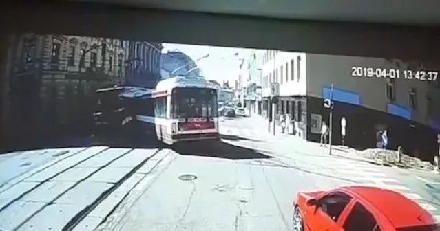 Trolejbus, který boural na Křenové v Brně, měl najeto přes milion kilometrů.