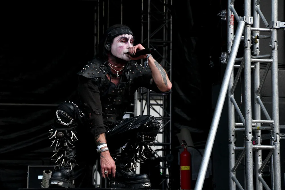Cradle Of Filth na Metalfestu pomrkávali spíše po skalních fanoušcích. Byli ve skvělé formě.
