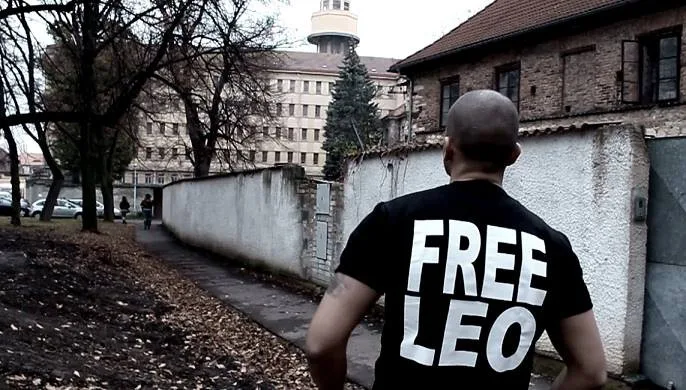 Rapper Leo Beránek částečně popřel obžalobu, která ho viní ze dvou napadení.