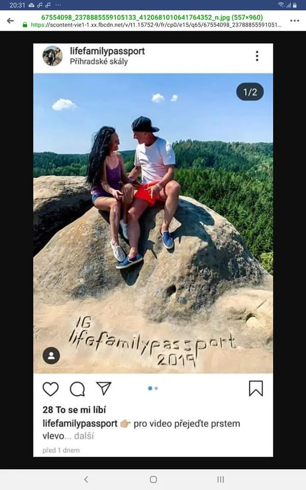 Takhle si mladý pár vyzdobil kvůli fotce skálu.