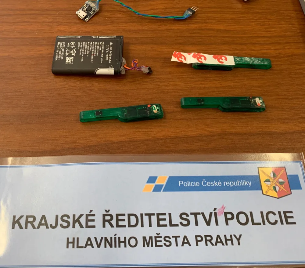 Zadržené věcí u skimmerů.
