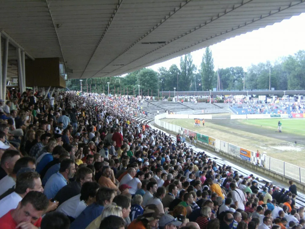 Na fotbal tedy chodili tisíce lidí.