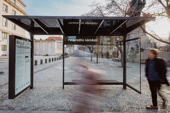 Praha představila prototyp nového přístřešku MHD.