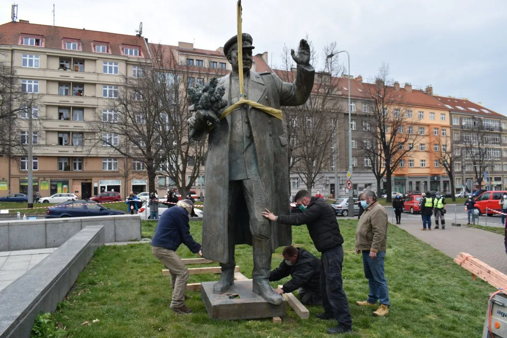 Rusko a ČR budou jednat o Koněvovi, velvyslanec kritizoval radnice.