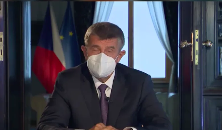 Babiš přiznal letní pochybení a vyzval k nošení roušek.