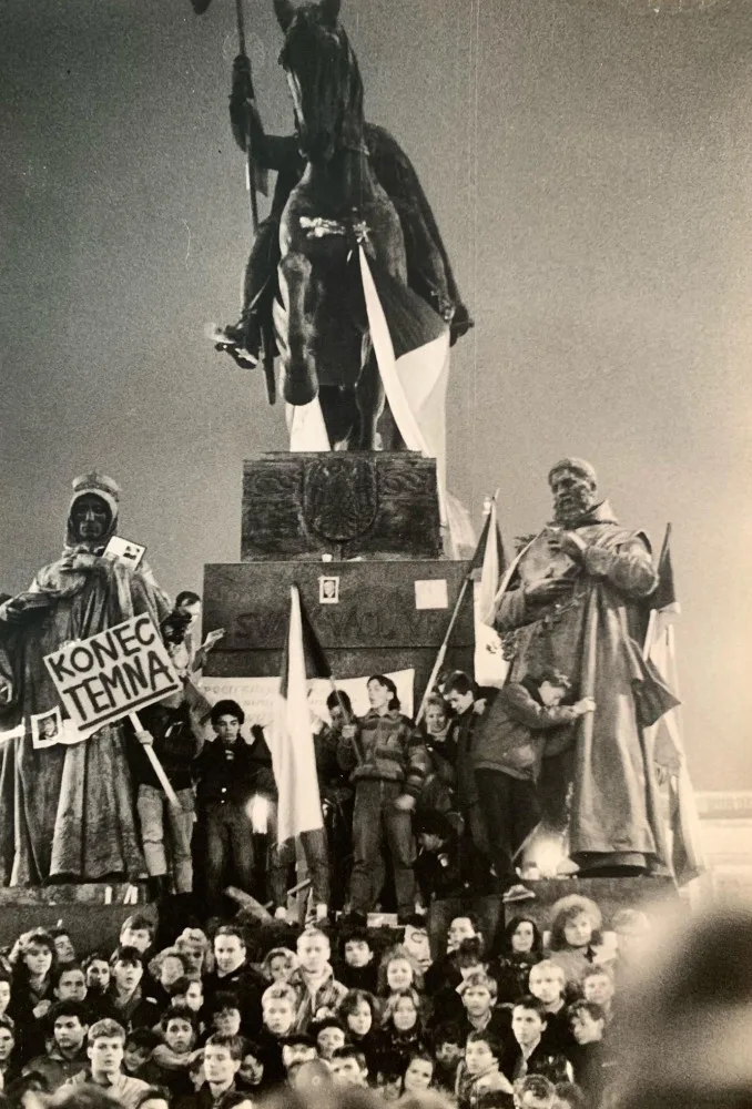 Nikdo nevěděl, jak to bude dál, říká účastník a autor fotek z listopadu 1989.