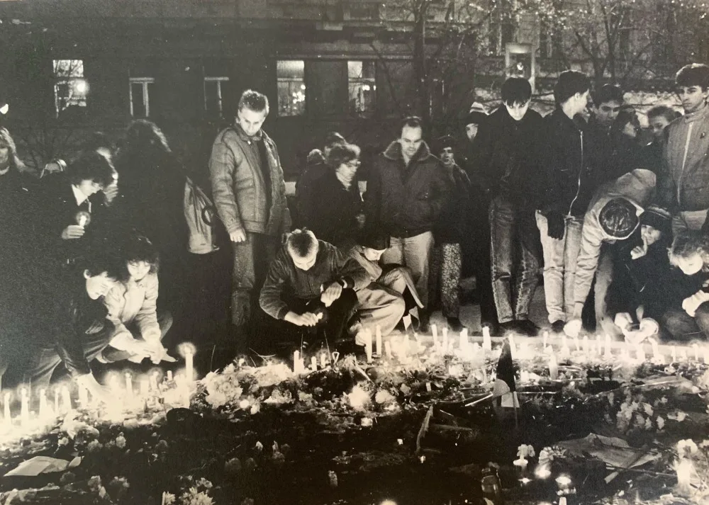Nikdo nevěděl, jak to bude dál, říká účastník a autor fotek z listopadu 1989.