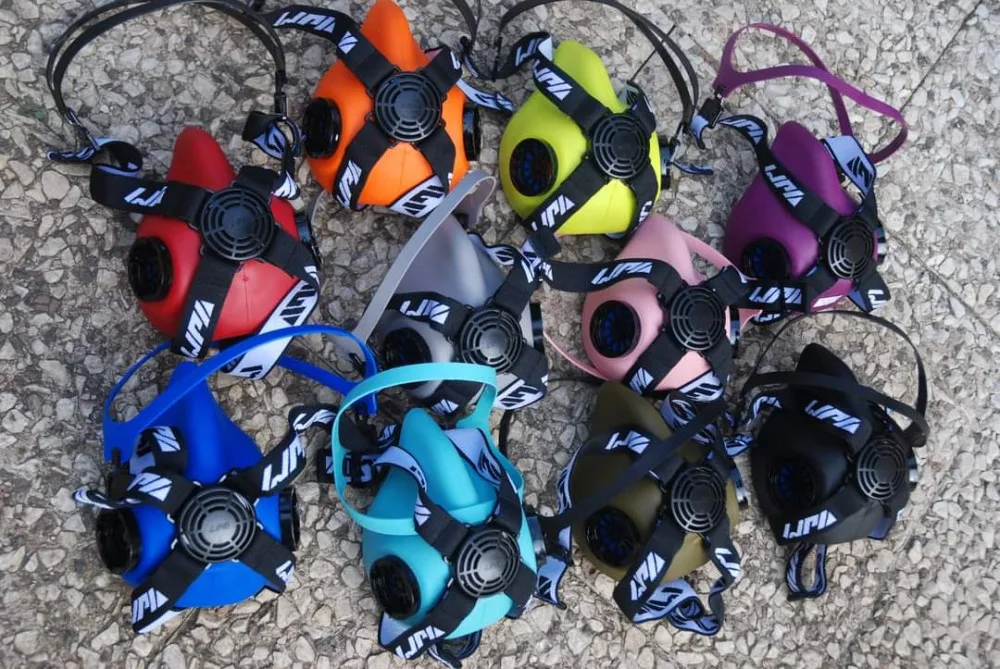 size4-16106133341731-2-spickove-nanomasky-plzenske-firmy-wpa-dostal-darem-i-cesky-cerveny-kriz