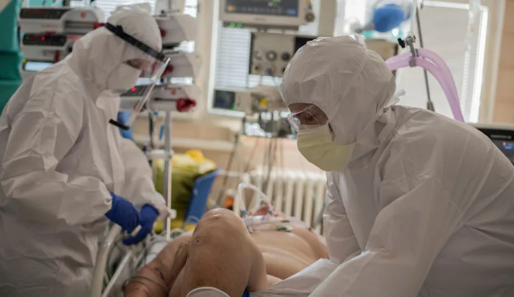 Nemocnice jsou na hraně, Polsko avizovalo svou připravenost pomoci