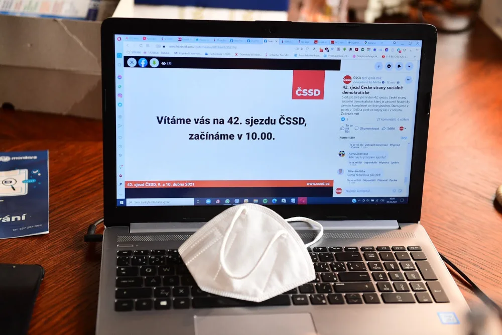 Sjezd ČSSD bude po volebním pátku dnes pokračovat hlavně programovou debatou