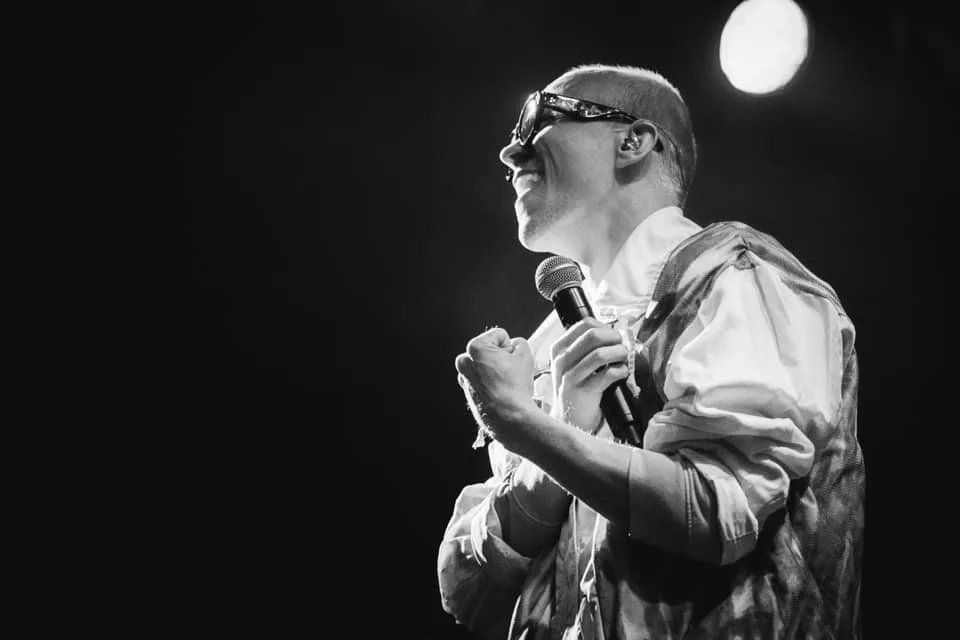 Nečekaný vítěz cen Anděl zpěvák 7krát3 zatím svůj úspěch vstřebává.