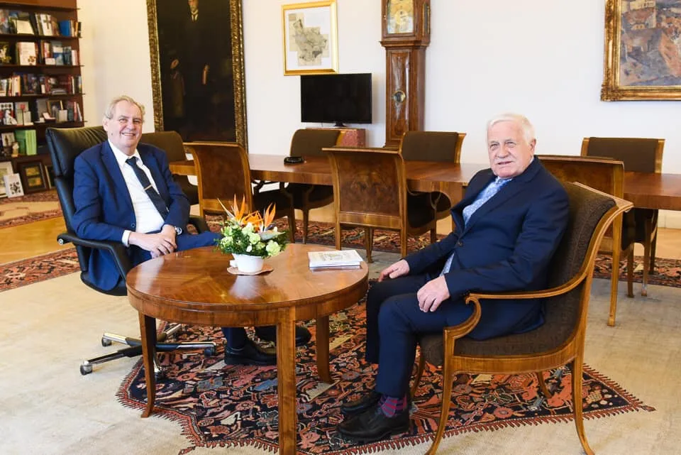 Klaus oslavil na Hradě 80. narozeniny, Zeman ho vyzval k návratu do politiky.