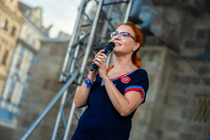 První dáma české pravice je bojovnice. Klepe na dveře parlamentu.
