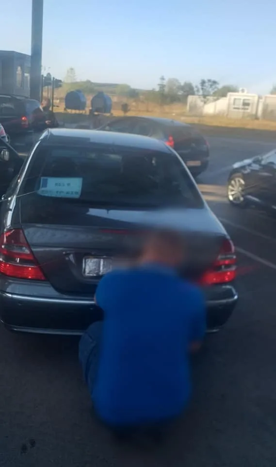 Kontroly registračních značek na kosovských hranicích.