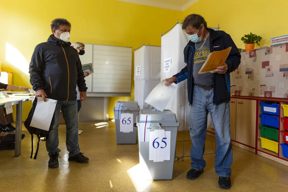 Volební místnosti se uzavřely. Začalo sčítání hlasů.