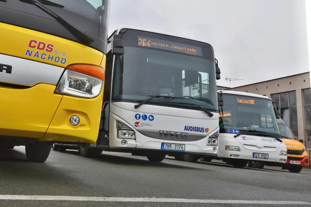 Autobusoví dopravci navrhují kvůli nedostatku řidičů prázdninový provoz