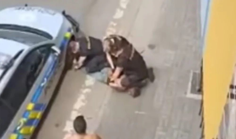 Zástupkyně ombudsmana: Policisté, kteří zaklekli Roma v Teplicích, chybovali.