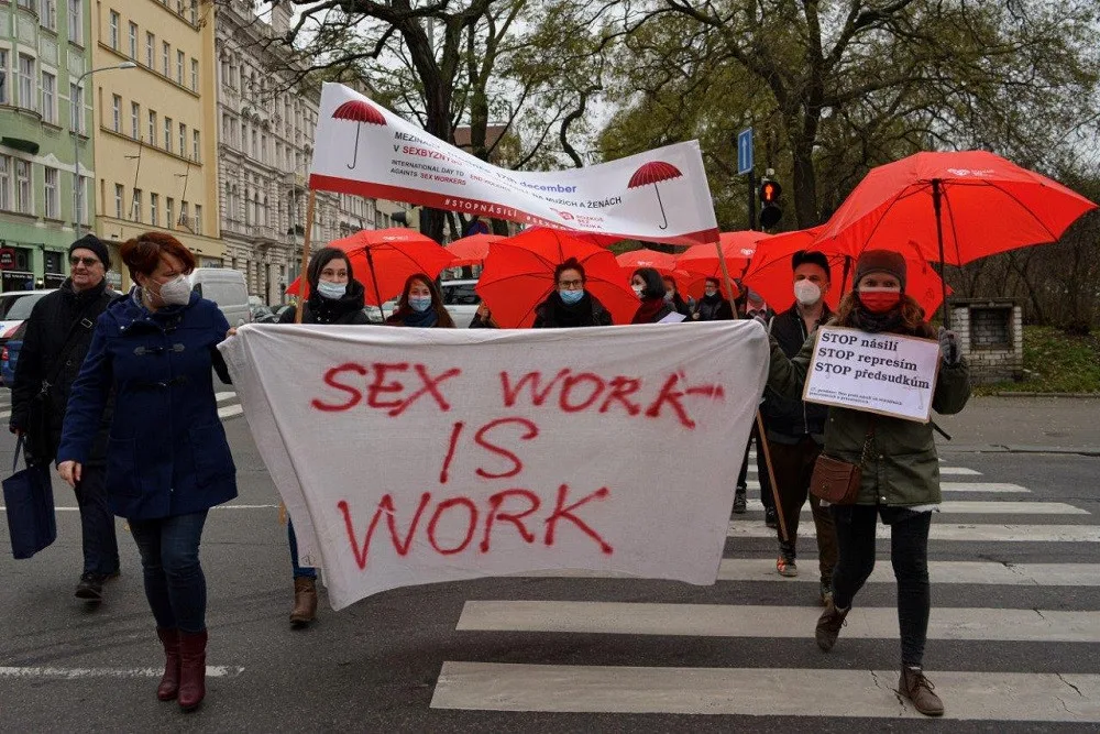 V pátek je Mezinárodní den proti násilí na ženách a mužích pracujících v sexbyznysu.