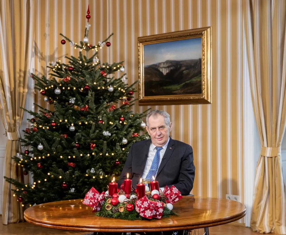 Zeman v proslovu ocenil bývalou vládu, nová má řešit covid či rozpočet.