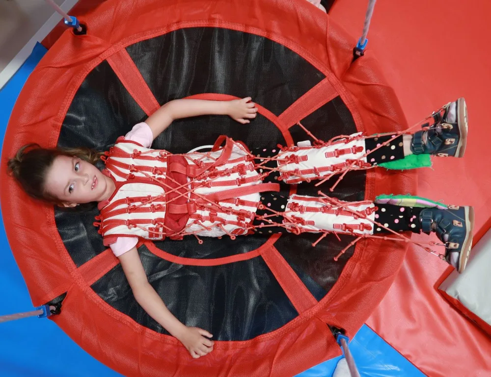 Kvůli vzácnému syndromu nemůže šestiletá Lilly na narozeninové oslavy, k bazénu nebo do obchodních center